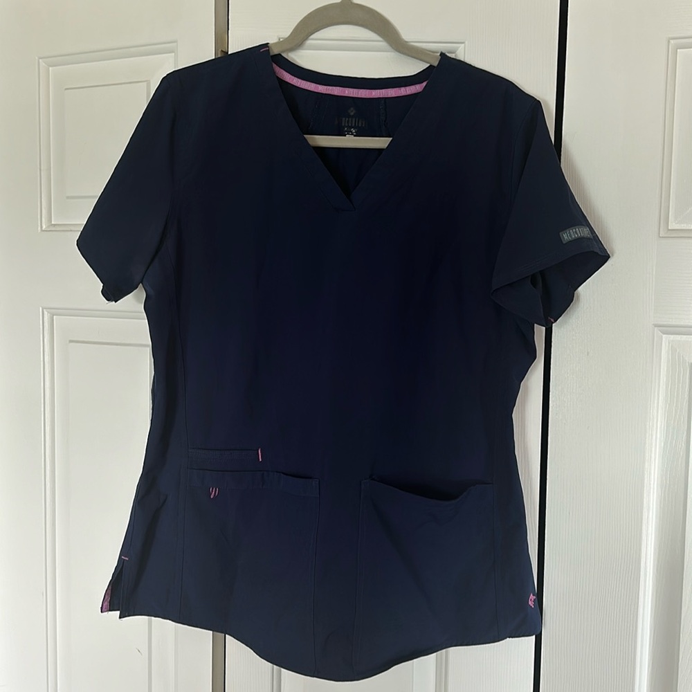 Med Couture Energy Scrub Top Navy Size L